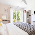 Lointaines Escapades Bed & Breakfast