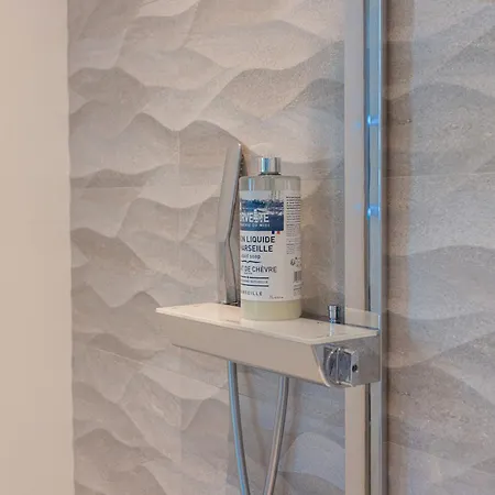 Lointaines Escapades 3*