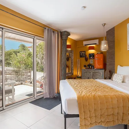 Lointaines Escapades Couette-café 3*