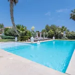 Lointaines Escapades Bed & Breakfast 4*