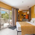 Lointaines Escapades Bed & Breakfast 4*
