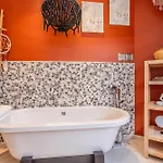 Lointaines Escapades Bed & Breakfast 4*